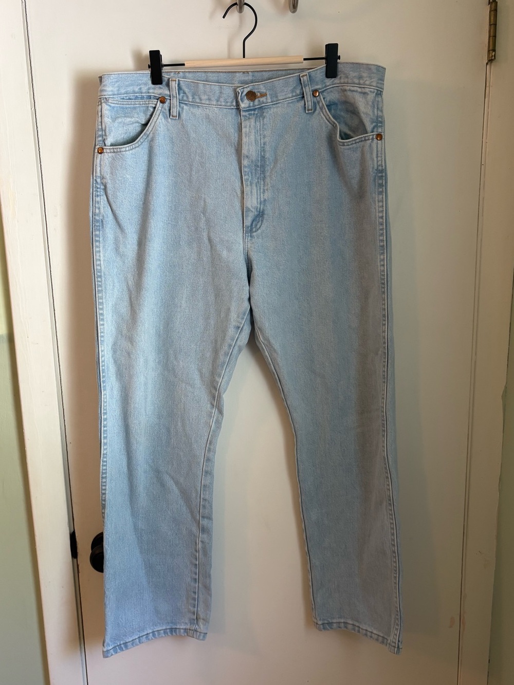 Wrangler Classic Men's Light Blue Denim Jeans